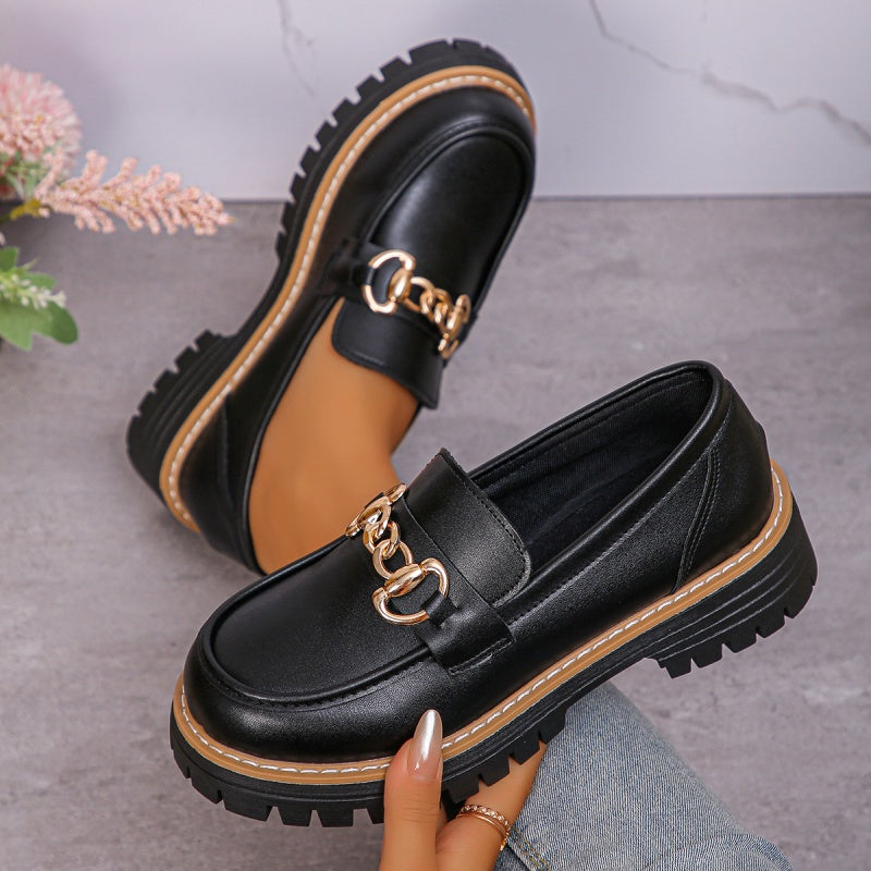 Elegante Damen Slip-on Loafer im Vintage-Look. Flache Schuhe mit weicher Sohle für Komfort und Stil.