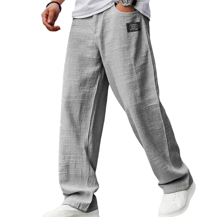 Bequeme Herren Freizeithose mit geradem Bein, ideal für Alltag und Freizeit, mit praktischen Seitentaschen.