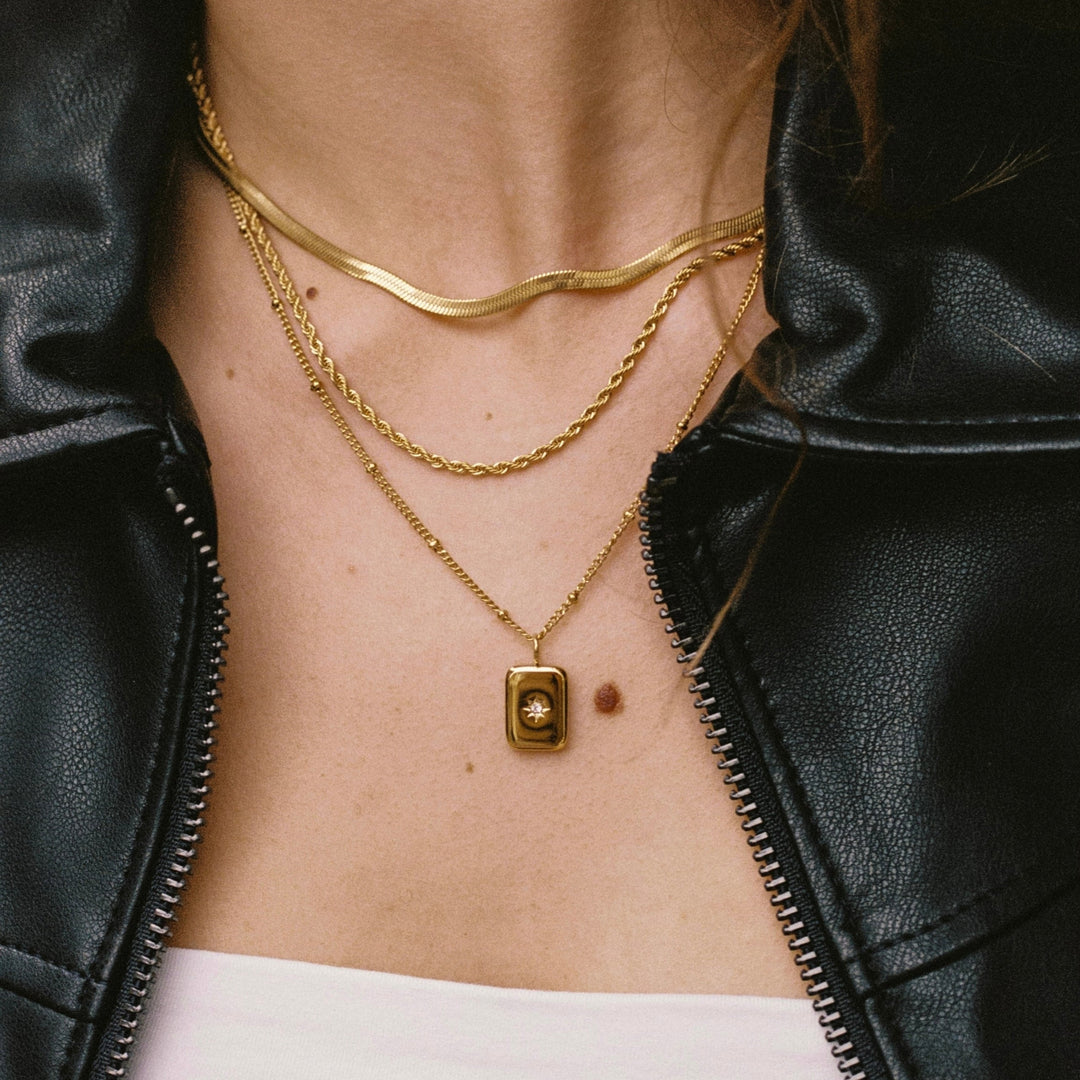 Moderne Damen Halskette in Silber mit Zirkonia Anhänger, perfekt für jeden Tag, wasserdicht.