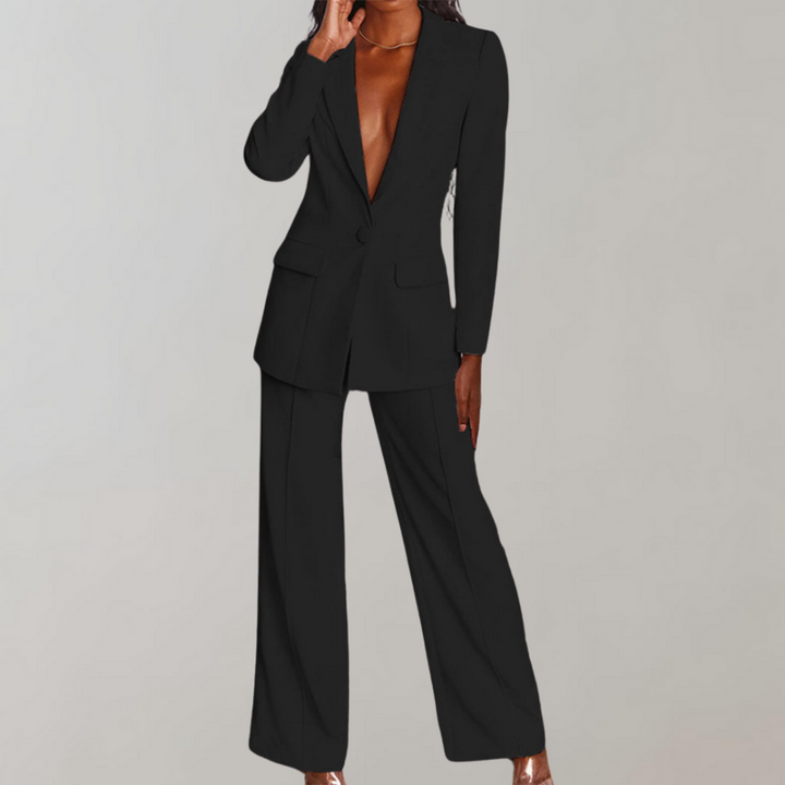 Klassischer Damen Zweiteiler mit stilvollem Blazer und bequemer Hose.
