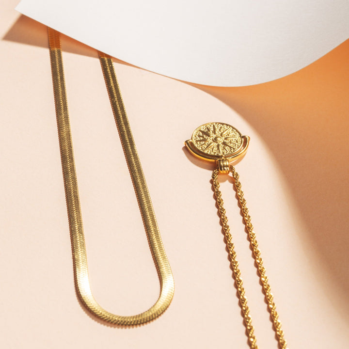 Wasserfestes Gold Schmuckset aus Edelstahl für Damen: Choker & Sonnenanhänger Halskette, langlebiges Geschenk.