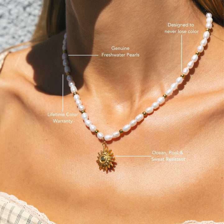 Vielseitige Gold Perlenkette für Damen, elegant, mit echten Süßwasserperlen, verstellbar.