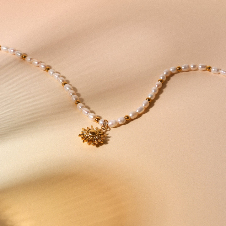 Edle Damen Goldkette kombiniert mit echten Süßwasserperlen, wasserfest & hypoallergener Schmuck.