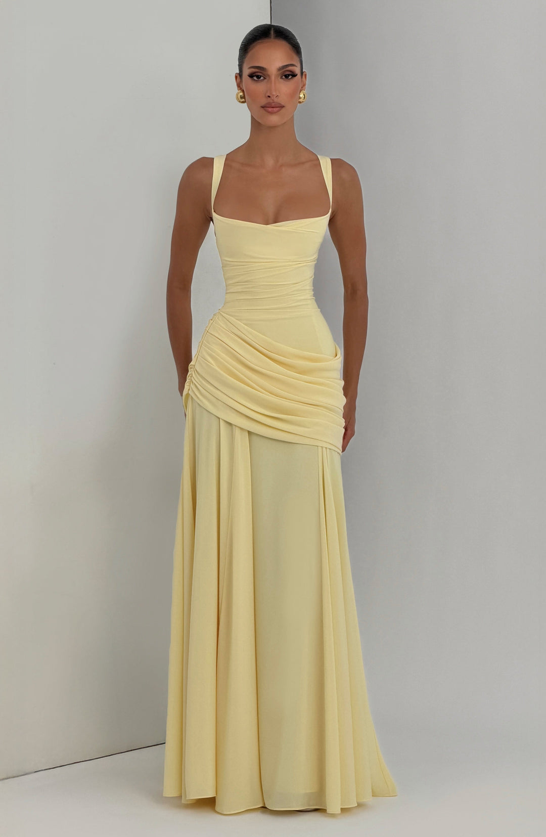 Ärmelloses gelbes Damen Maxikleid Serena, ideal für Partys und festliche Abende; sehr elegant.