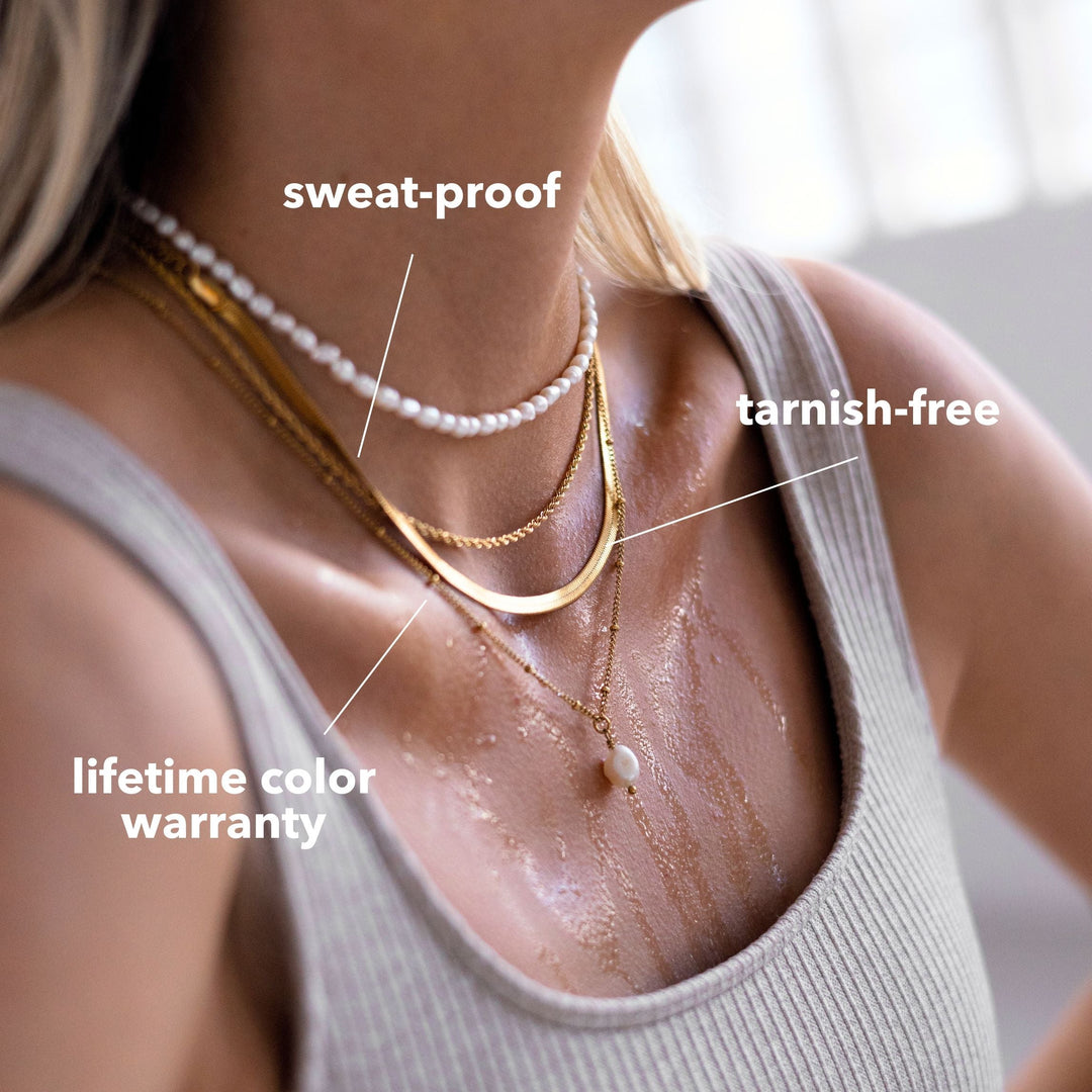 Damen Gold Herringbone Choker Halskette aus wasserfestem Edelstahl, hypoallergen & schweißfest.