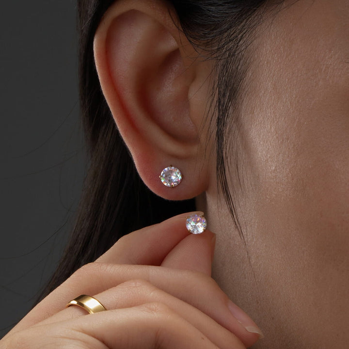 Schlichte Zirkonia Damen Ohrstecker. Zeitloser, wasserdichter & hypoallergener Edelstahl Schmuck.