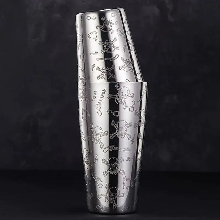 Stilvoller gravierter Cocktailshaker aus Edelstahl, ein besonderes Barzubehör-Geschenk für jede Hausbar.