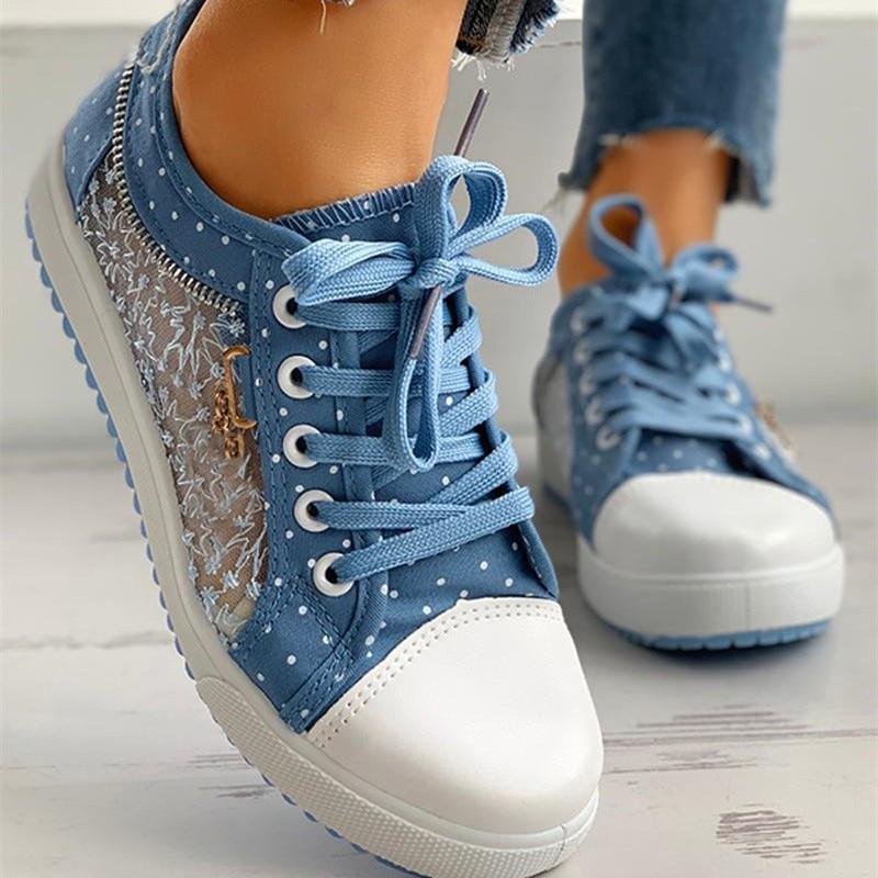 Dunkelblauer Damen Sneaker, rutschfest & atmungsaktiv, mit Schnürung. Perfekter Komfortschuh.