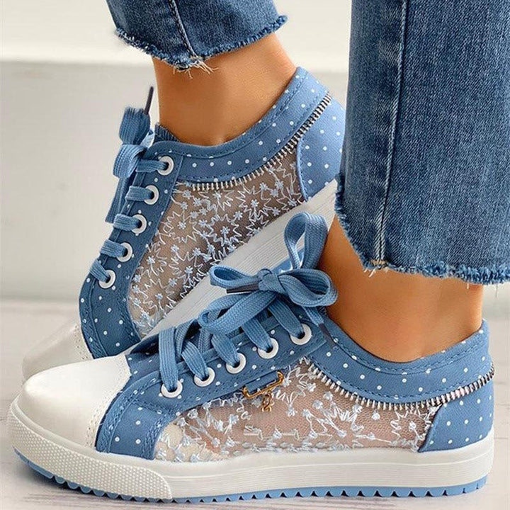 Bequemer Damen Sneaker mit Schnürung für Freizeit & Alltag; atmungsaktiv und komfortabel.