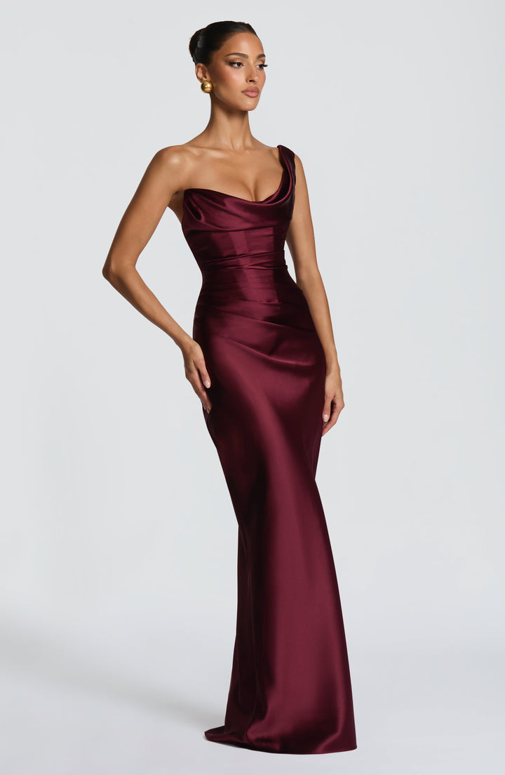 Figurformendes Damen Abendkleid Maxi, One Shoulder Stil, ideal für Bälle und Galas.