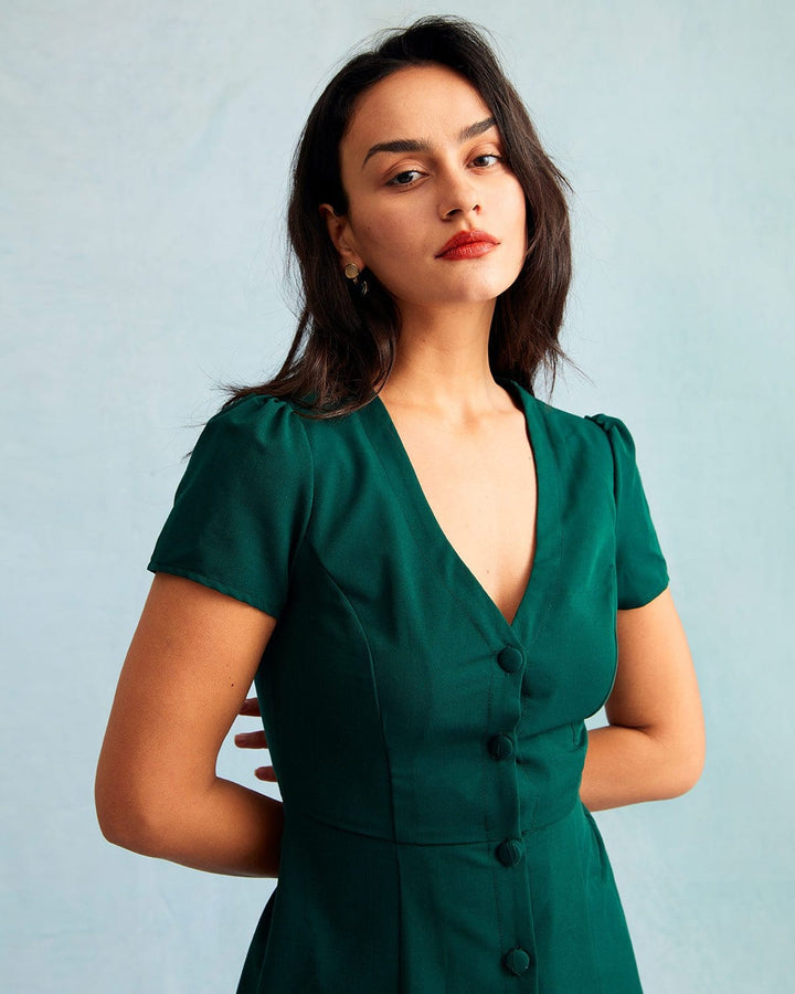 Elegantes Damen Sommerkleid in A-Linie, mit V-Ausschnitt und Knopfleiste. Must-have für Freizeit.