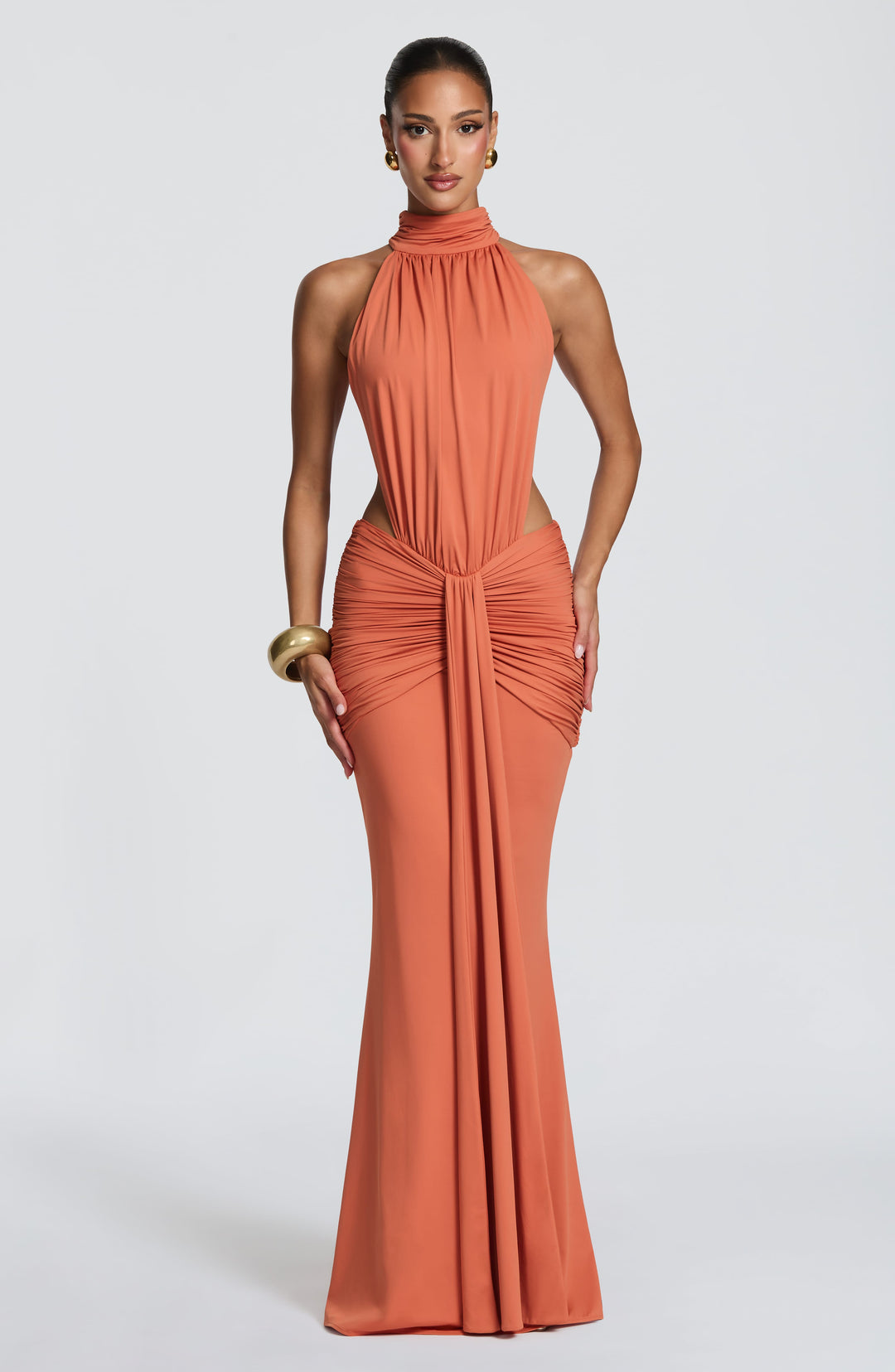 Damen Neckholder Abendkleid, elegantes Maxikleid, tiefer Rückenausschnitt, für einen stilvollen Auftritt.