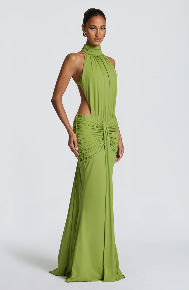 Elegantes Neckholder Abendkleid, bodenlang, tiefer Rückenausschnitt, perfekt für glamouröse Feste.