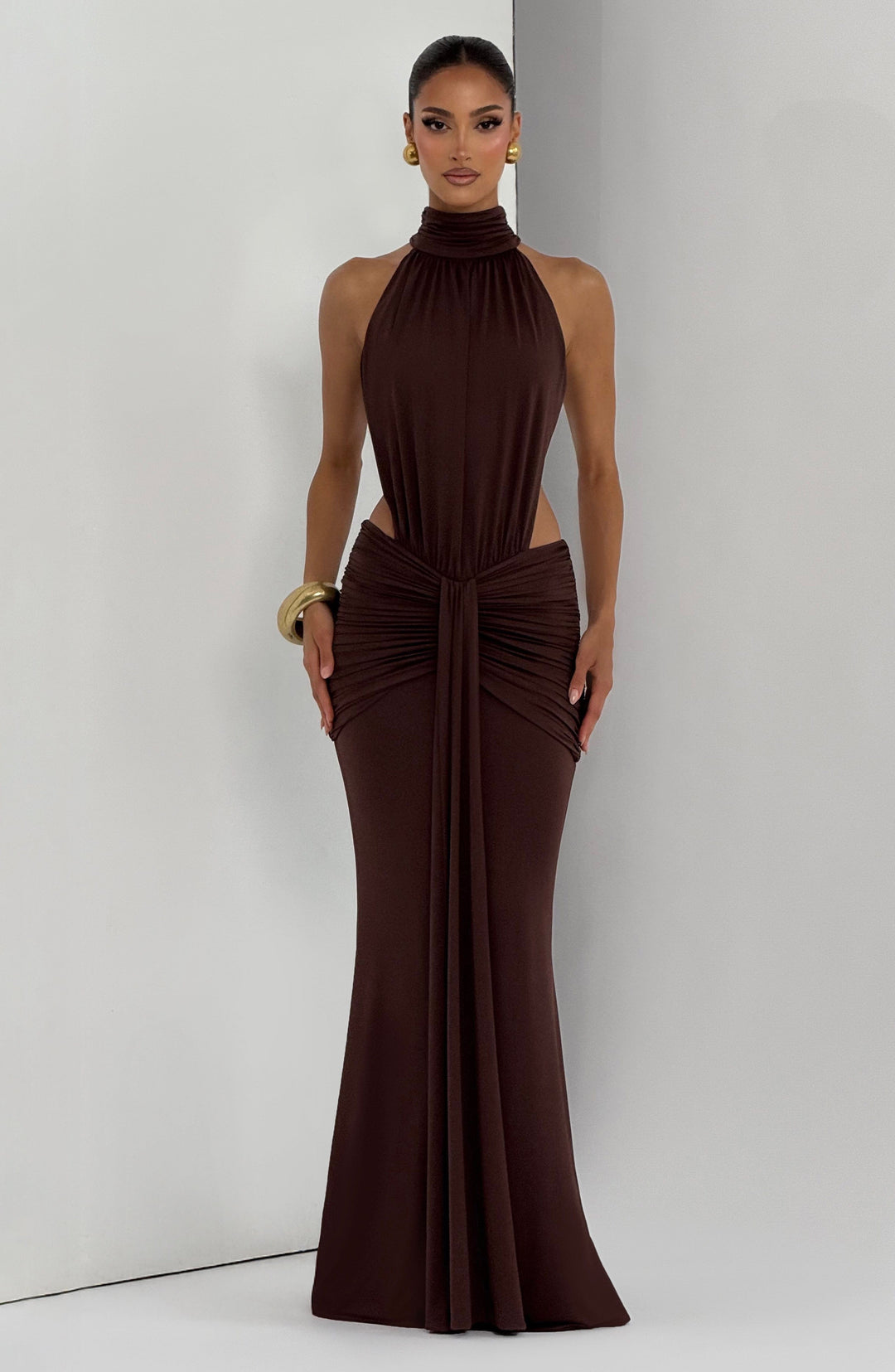 Festliches Damen Maxikleid, Neckholder, figurbetont, eleganter Rückenausschnitt, Abendgarderobe.