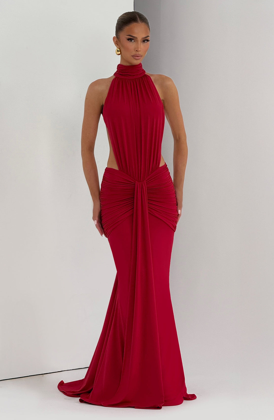 Glamouröses Neckholder Partykleid, langes Abendkleid mit tiefer Rückenansicht für besondere Nächte.