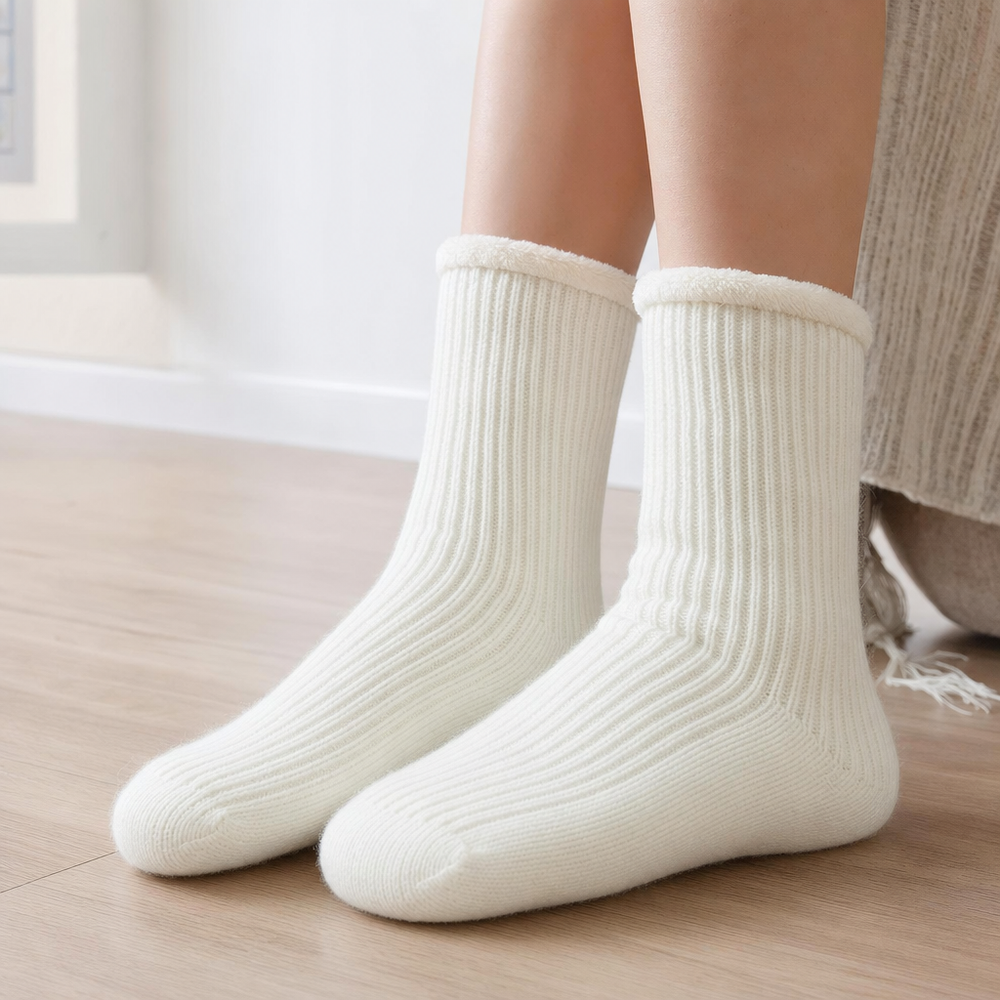 Bequeme Damen Rippstrick Socken aus dickem Strickmaterial, perfekt für kalte Wintertage. Warme Kuschelsocken.