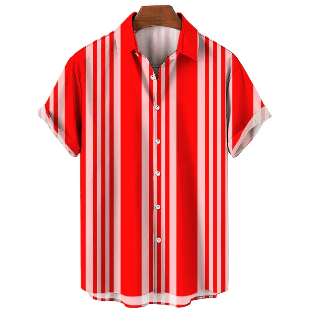 Locker geschnittenes Herren Kurzarmhemd mit lebhaften Retro-Streifen für stilvolle Freizeitlooks.