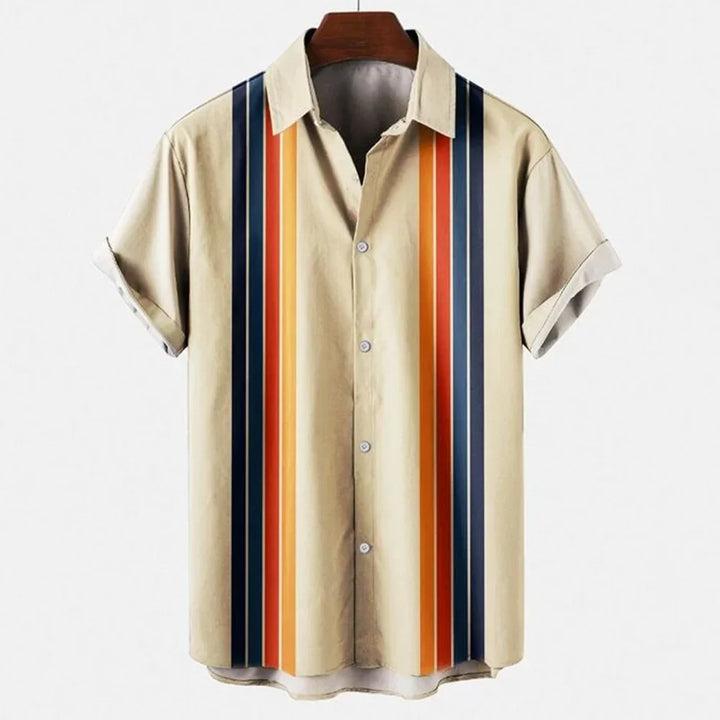 Herren Retro-Streifen Kurzarmhemd, locker geschnitten und modisch für warme Tage und Urlaube.