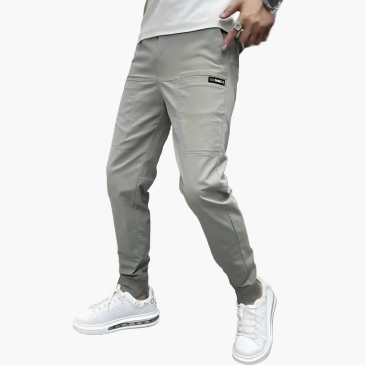 Komfortable Herren Slim-Fit Hose, schwarze Ausführung, ideal als Freizeithose oder zum Sport.