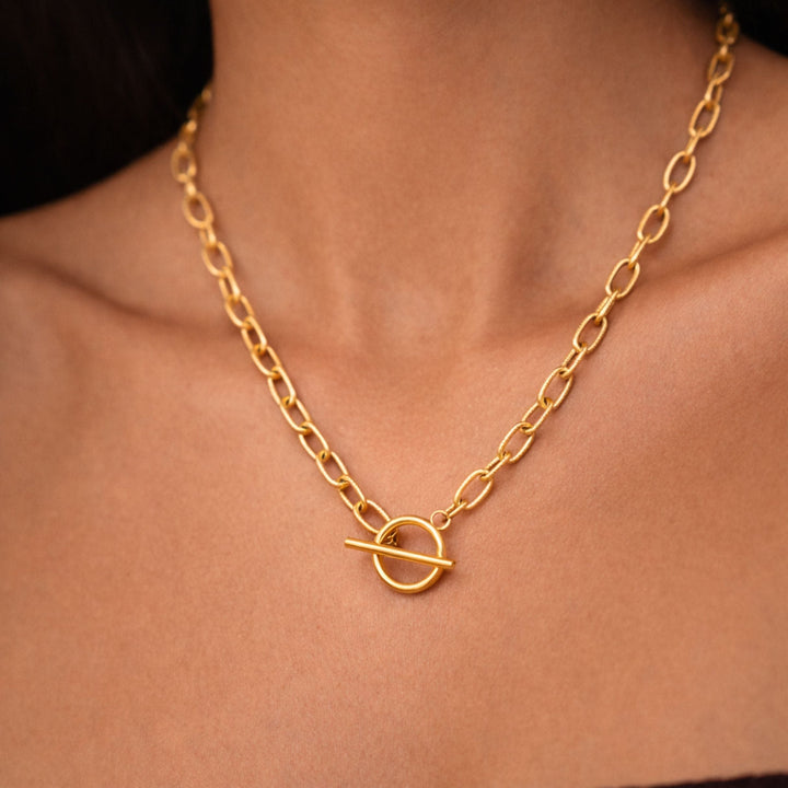 Damen Paperclip Choker Gold, wasserfeste Edelstahl Halskette mit Toggle-Verschluss.