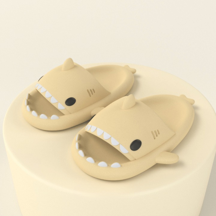 Wolkenweiche SoftSteps Sharkies Slipper mit Dämpfung. Leichte, bequeme Unisex Hausschuhe für höchsten Komfort.