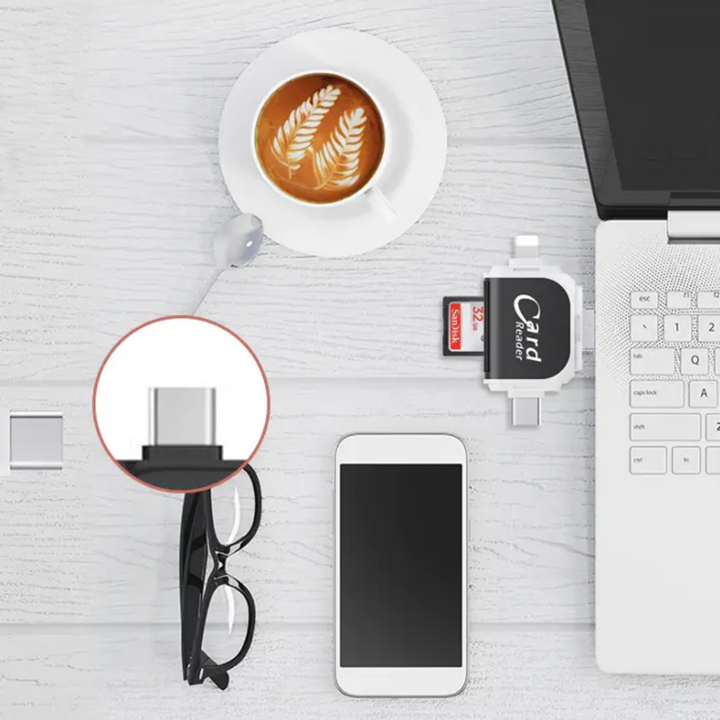 Schwarzer 4-in-1 USB-Kartenleser, kompakt, zum einfachen Übertragen von Dateien von SD & MicroSD auf den Computer.