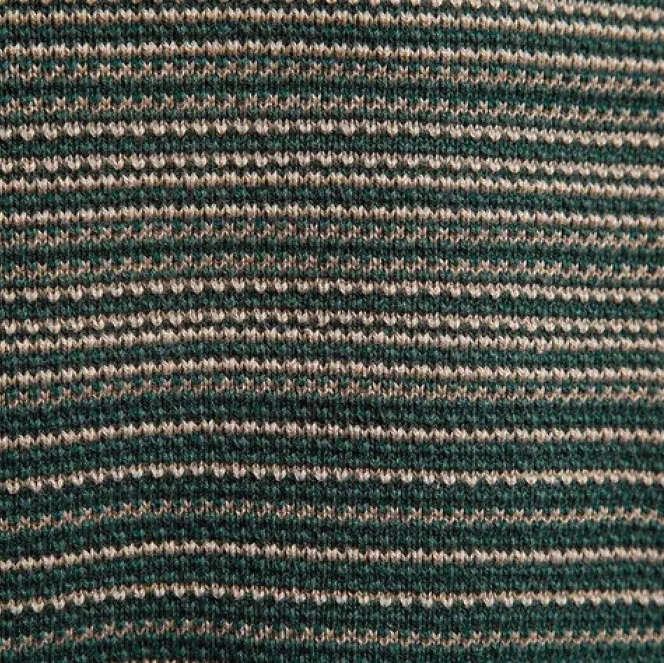 Klassischer dunkelgrüner Herren Strickpullover mit Rundhals, Must-have für warme Herbst- und Winter-Herrenmode.