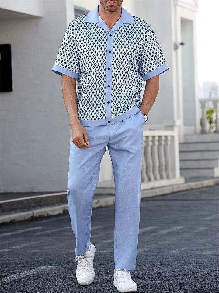 Herren Sommer Freizeit Outfit: Zweiteiler mit auffälligem geometrischem Muster, luftig & komfortabel.