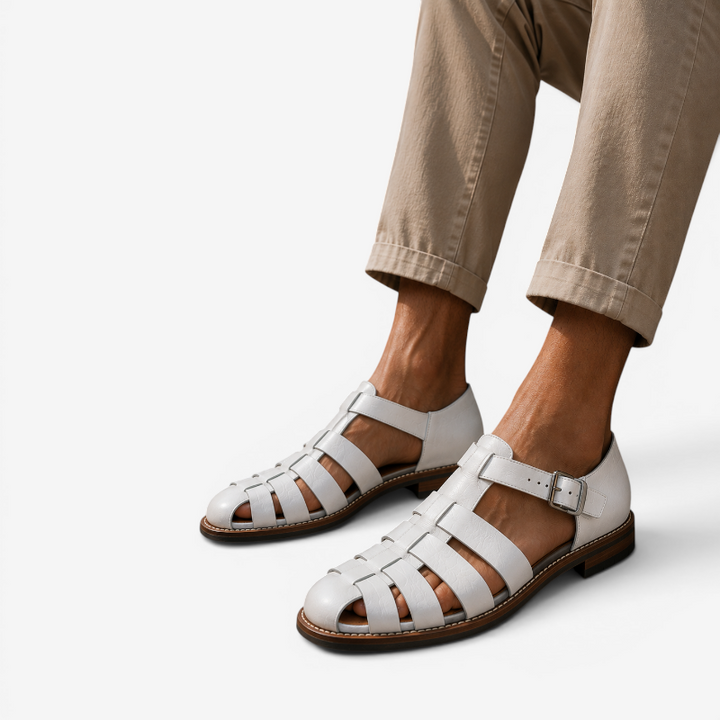 Bequeme Herren Sandalen für Sommer und Urlaub. Leichte, offene Freizeitschuhe mit verstellbaren Riemen.