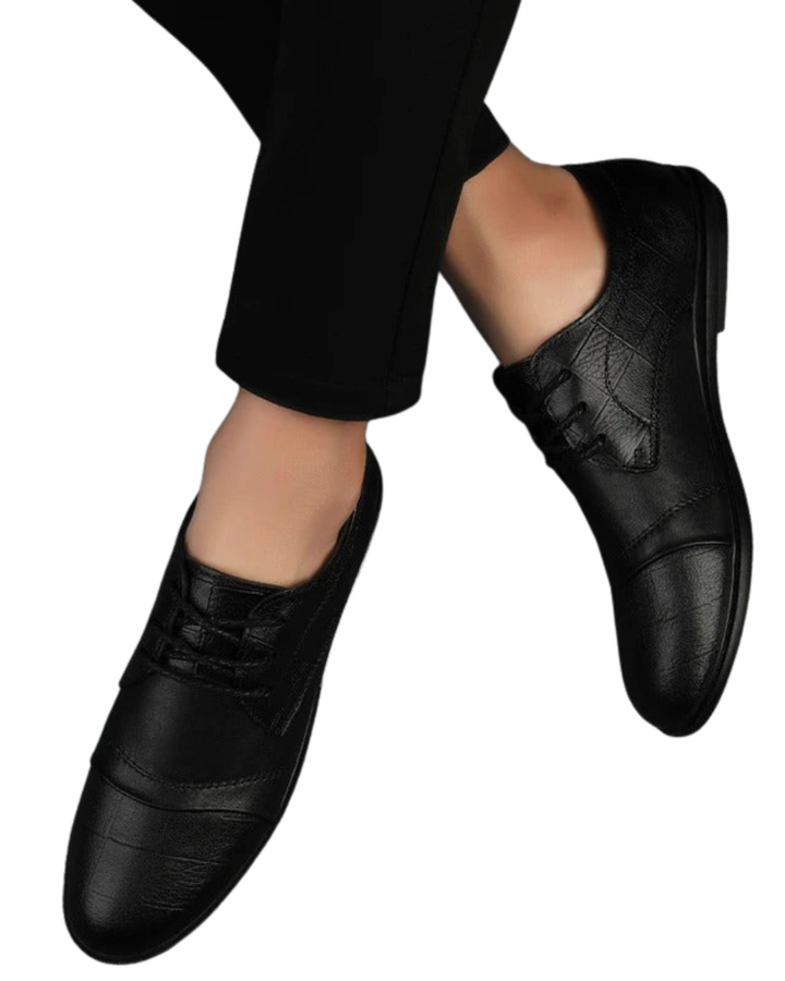 Schwarze elegante Herren Schnürschuhe, klassisch und bequem, ideal für Businesslooks und Feiern.