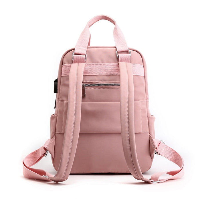 Wasserdichter Laptop-Rucksack mit integriertem USB-Port und vielen Organisationsfächern.