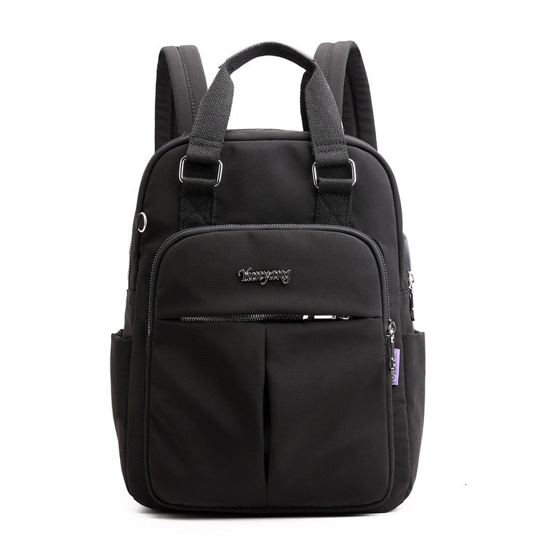 Vielseitiger Rucksack mit Diebstahlschutz, USB-Port und speziellen Laptopfächern.