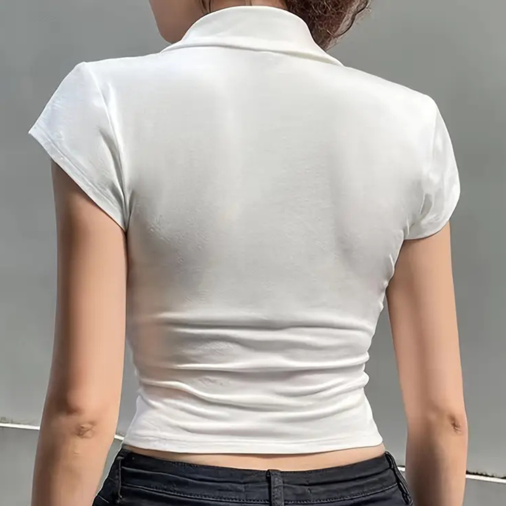 Bequeme weiße Frühlingsbluse für Damen, atmungsaktiv & vielseitig. Ideal als Business- oder Freizeit-Oberteil.