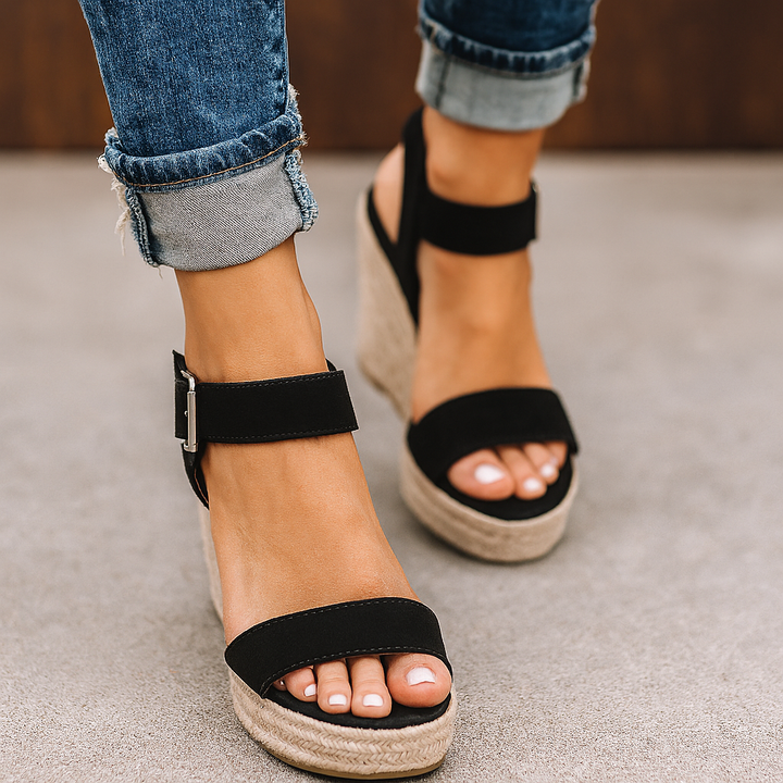Elegante Damen Espadrilles Sandalen mit bequemem Keilabsatz für Sommer & Urlaub, in braun.