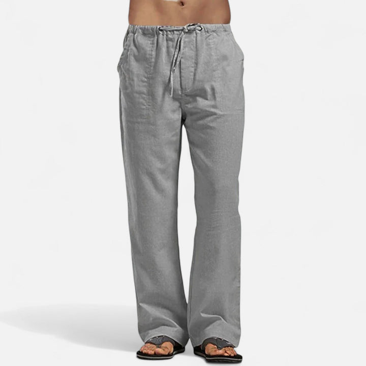 Farbenfrohe, leichte Casual-Hose für Herren, weiter Schnitt. Ein Must-have für entspannte Sommerlooks.