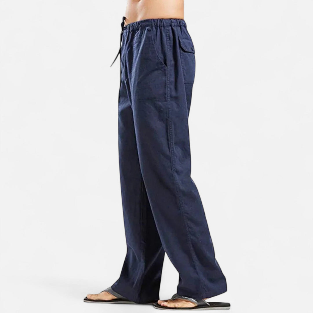 Bequeme Herren Relaxhose, leichter Stoff und weiter Schnitt für entspannte Tage. Ideal für Zuhause und Urlaub.