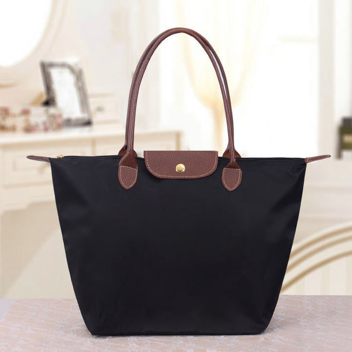 Damen Canvas Schultertasche mit robusten Lederdetails, ideal für Alltag & Reise.