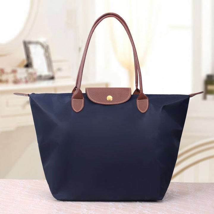 Robuste Damen Canvas Schultertasche, perfekt als Einkaufstasche oder Reisetasche mit Lederdetails.