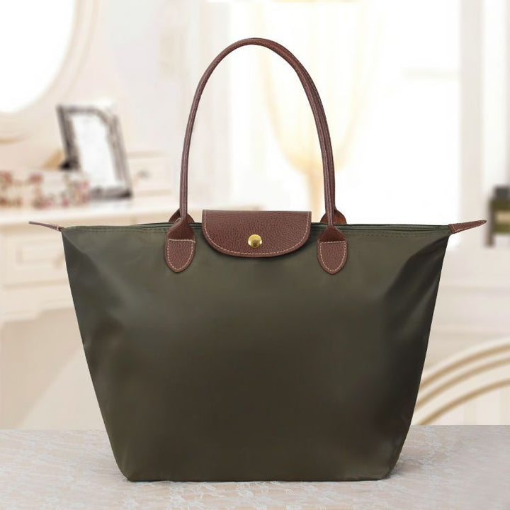 Stylische Damen Canvas Schultertasche mit Lederdetails, ideal als Handtasche oder Reisetasche.