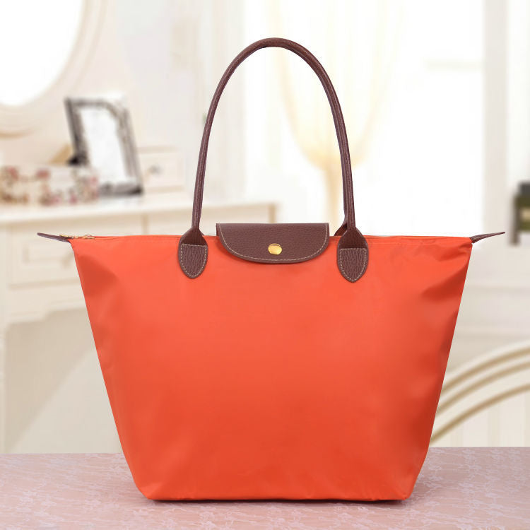 Praktische Damen Canvas Umhängetasche, robust für Einkauf & Reise, mit schönen Lederdetails.