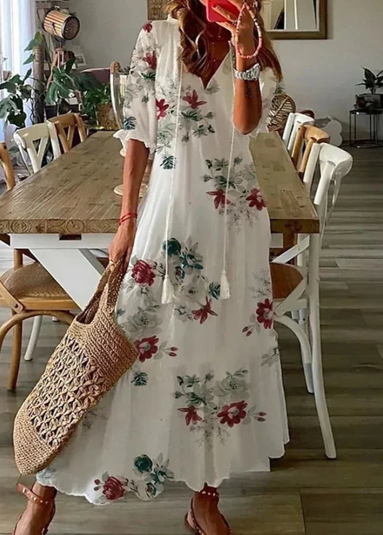 Urlaubs-Maxikleid in Blau, farbenfrohes Blumenmuster & Kordelzug-Taille. Leicht & bequem für den Sommer.