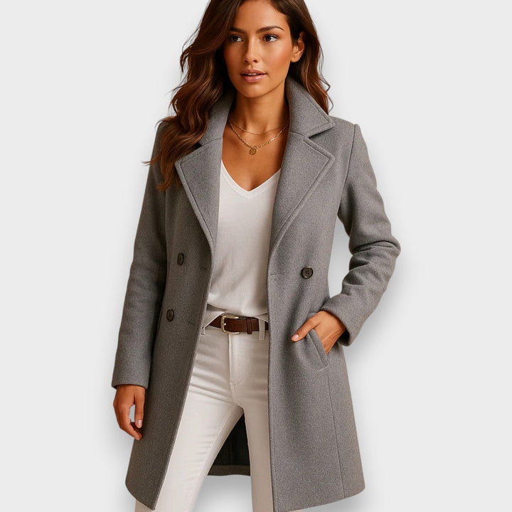 Stilvoller Damen Wintermantel für kalte Tage, mit maßgeschneiderter Silhouette und elegantem Kragen, Business Casual.