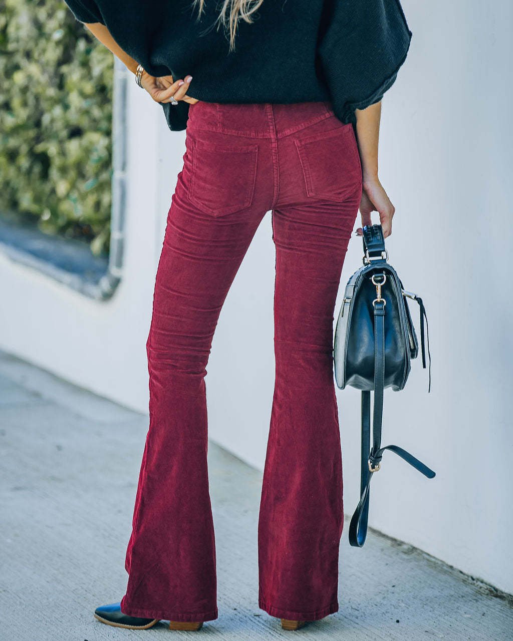 Bordeauxfarbene elegante Damen-Stretchhose Nora. Bequem für Business, Freizeit und besondere Anlässe.