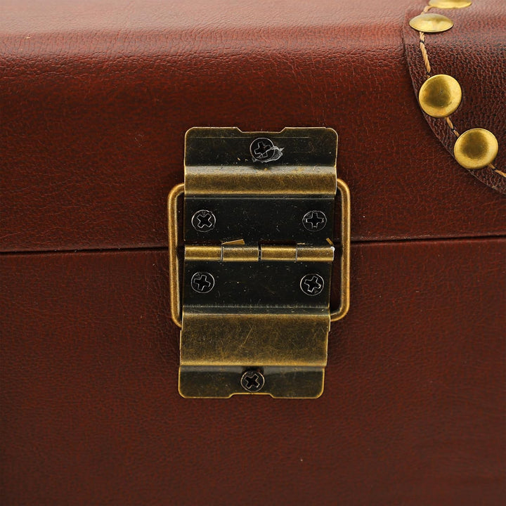 Praktischer Vintage Leder-Handgepäckkoffer in Braun mit stilvollem Legierungsschloss und Griff.