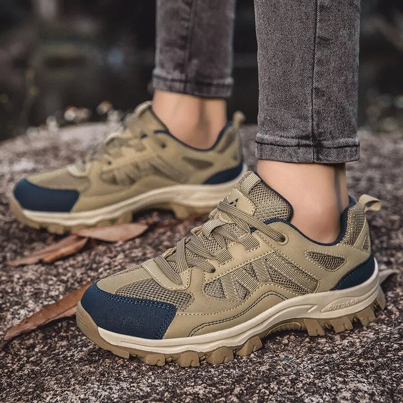 Hochwertiger Unisex Wanderschuh, Seitenansicht, robust & langlebig, ideal für anspruchsvolle Outdoor-Abenteuer.