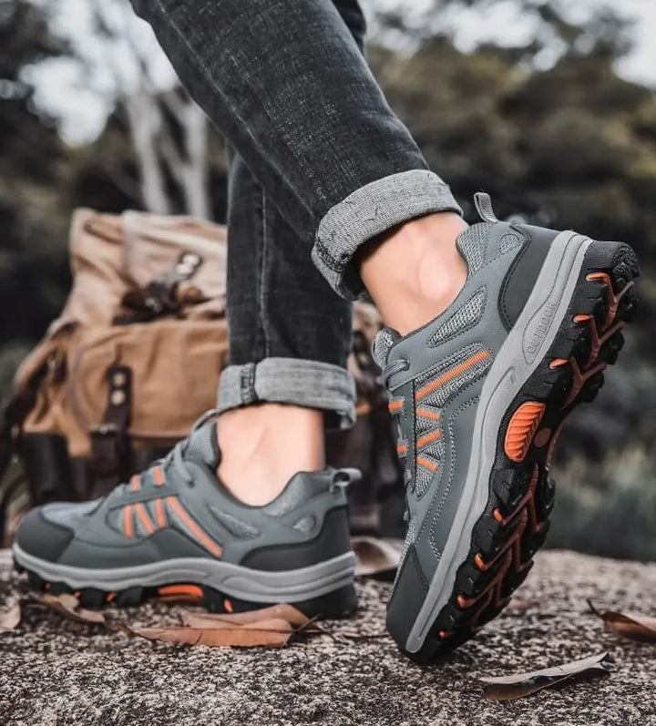 Rutschfester Unisex Outdoor-Schuh, detailreiche Ansicht der Sohle für optimalen Grip auf jedem Terrain.