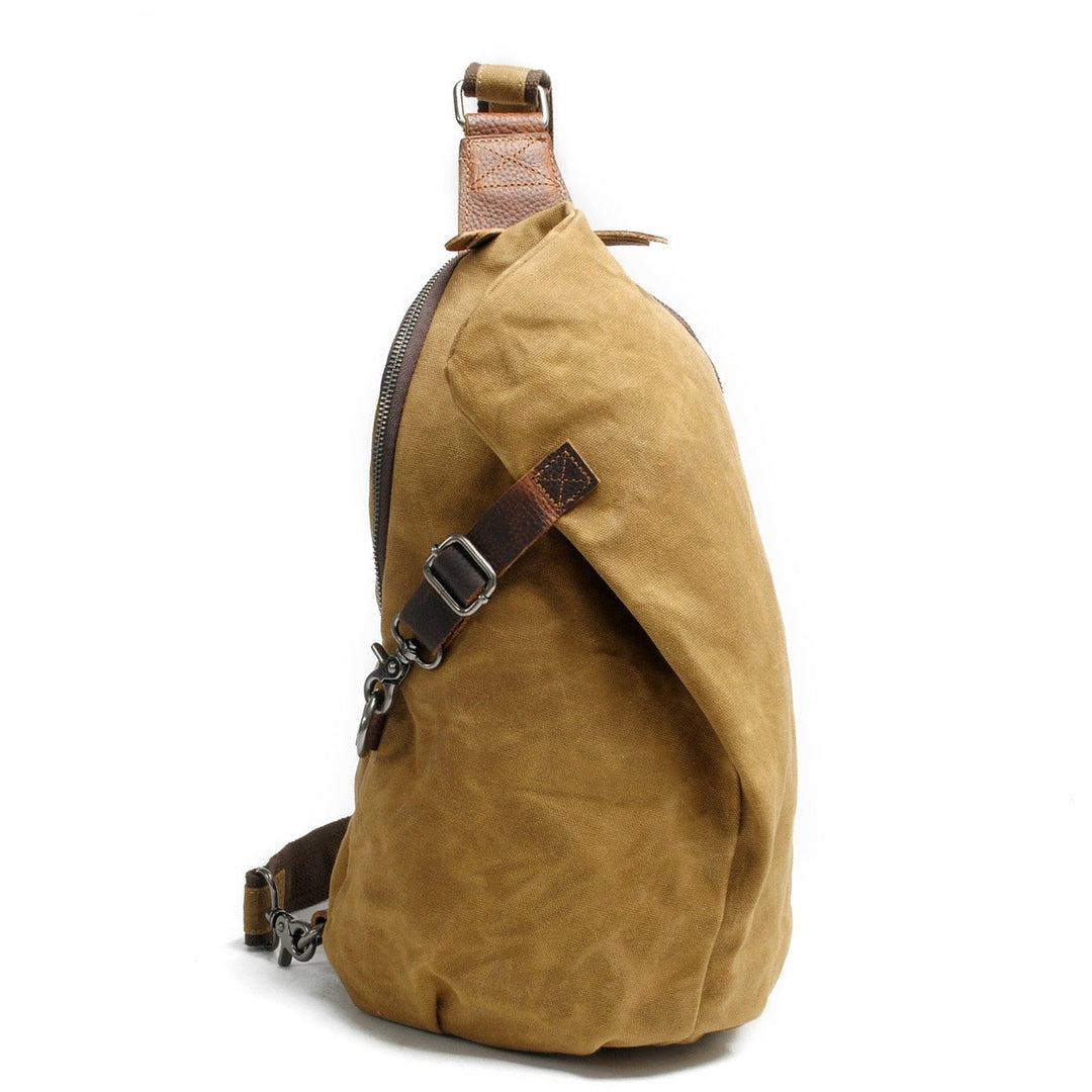 Mann trägt schwarze, wasserabweisende Canvas Crossbody Tasche für Herren. Perfekt für Alltag & urbane Erkundungen.