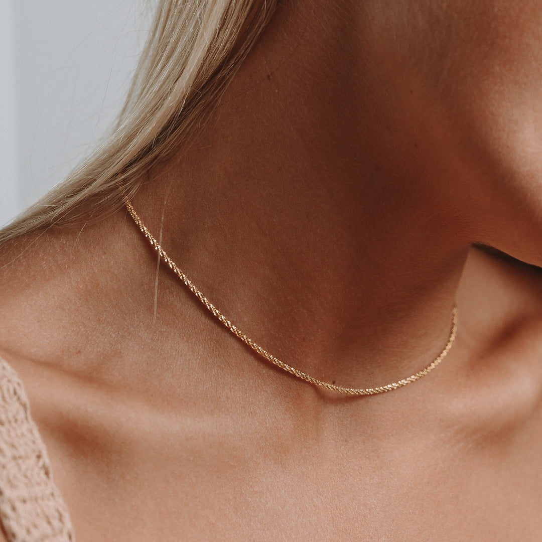 Elegante goldene Gliederkette für Damen, filigranes Design aus wasserfestem Edelstahl, verstellbare Halskette.
