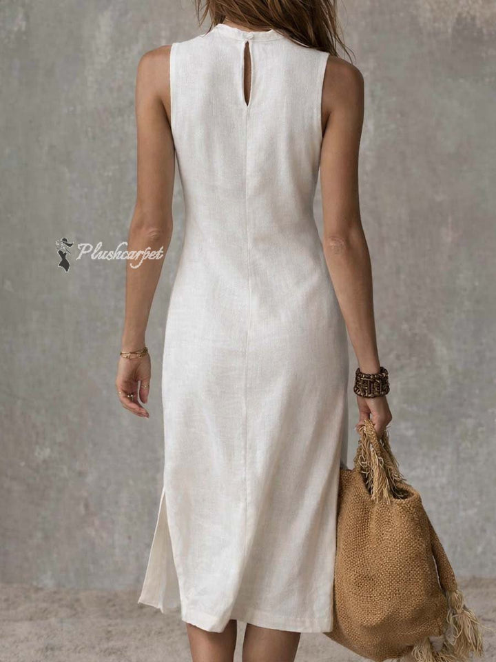 Modisches Damen Midikleid mit seitlichem Schlitz & hohem Stehkragen. Ärmelloses, unifarbenes Design.
