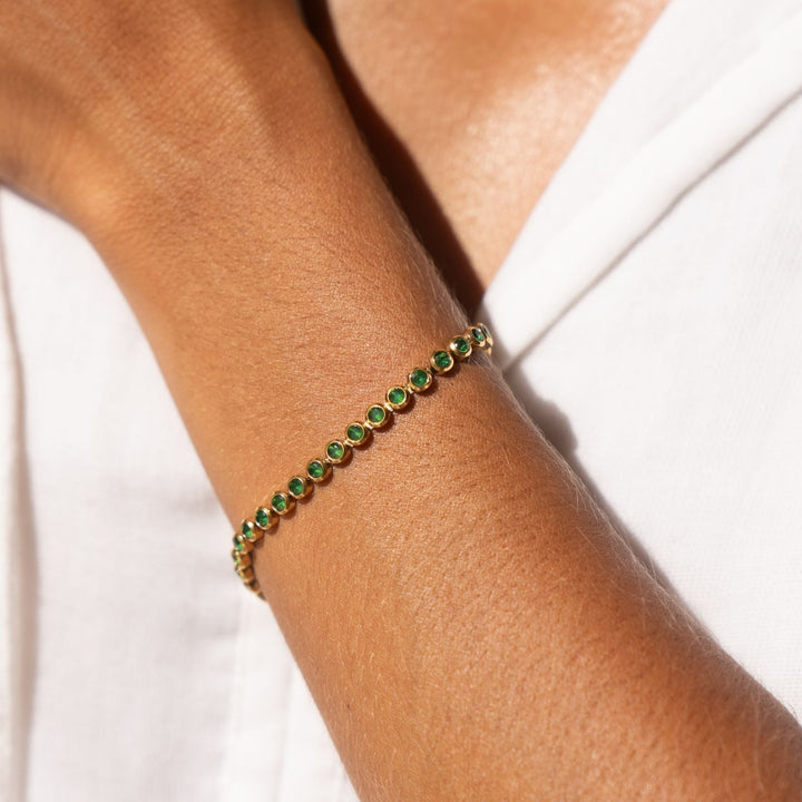 Elegantes Damen Tennis Armband goldfarben mit funkelnden Zirkonsteinen. Verstellbar, wasserfest.